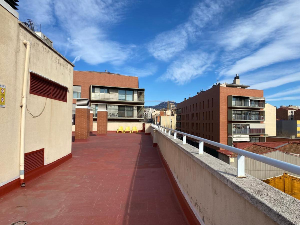 Piscina En Centro De Terrassa Apartment Exterior foto